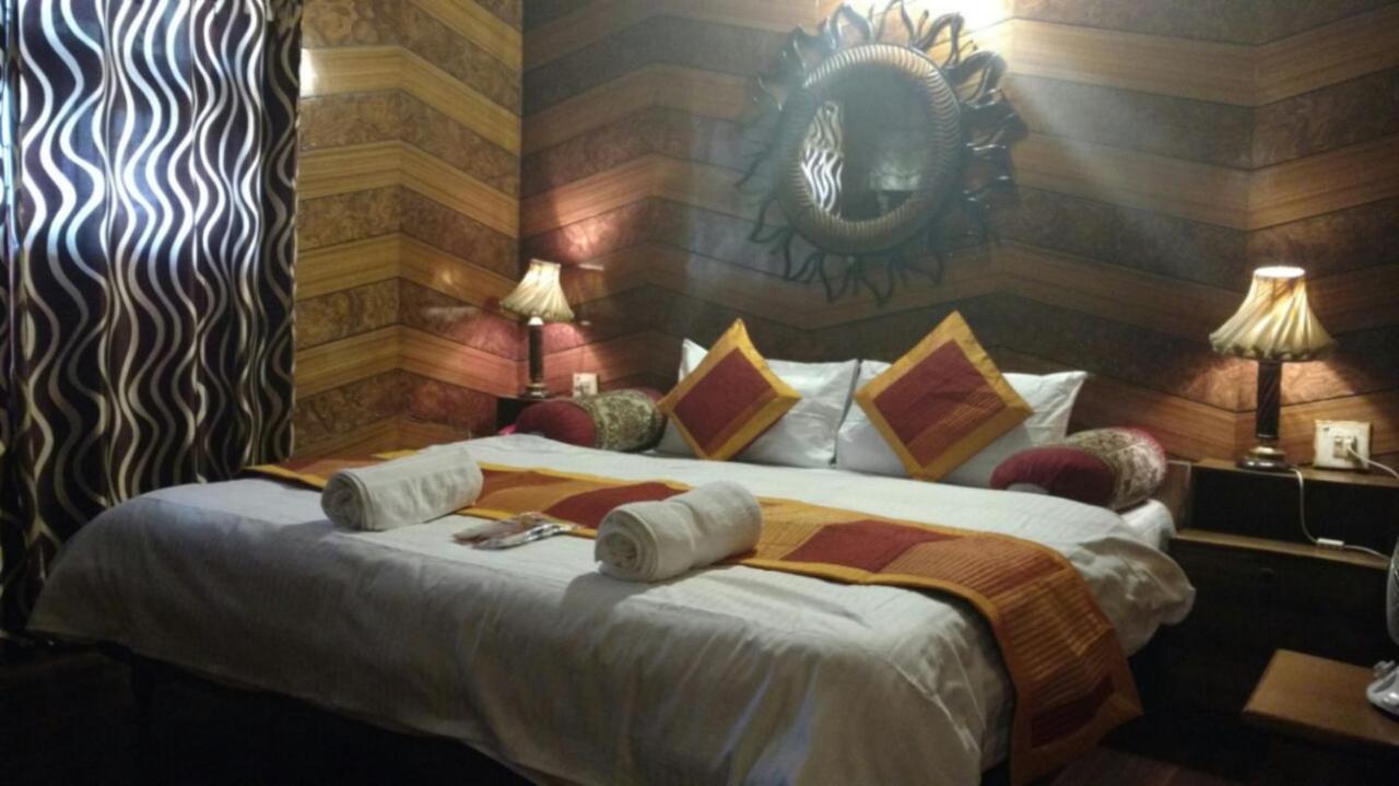 Goroomgo Ankur Lake View Mall Road Nainital - Prime Location With Luxury Room Eksteriør billede