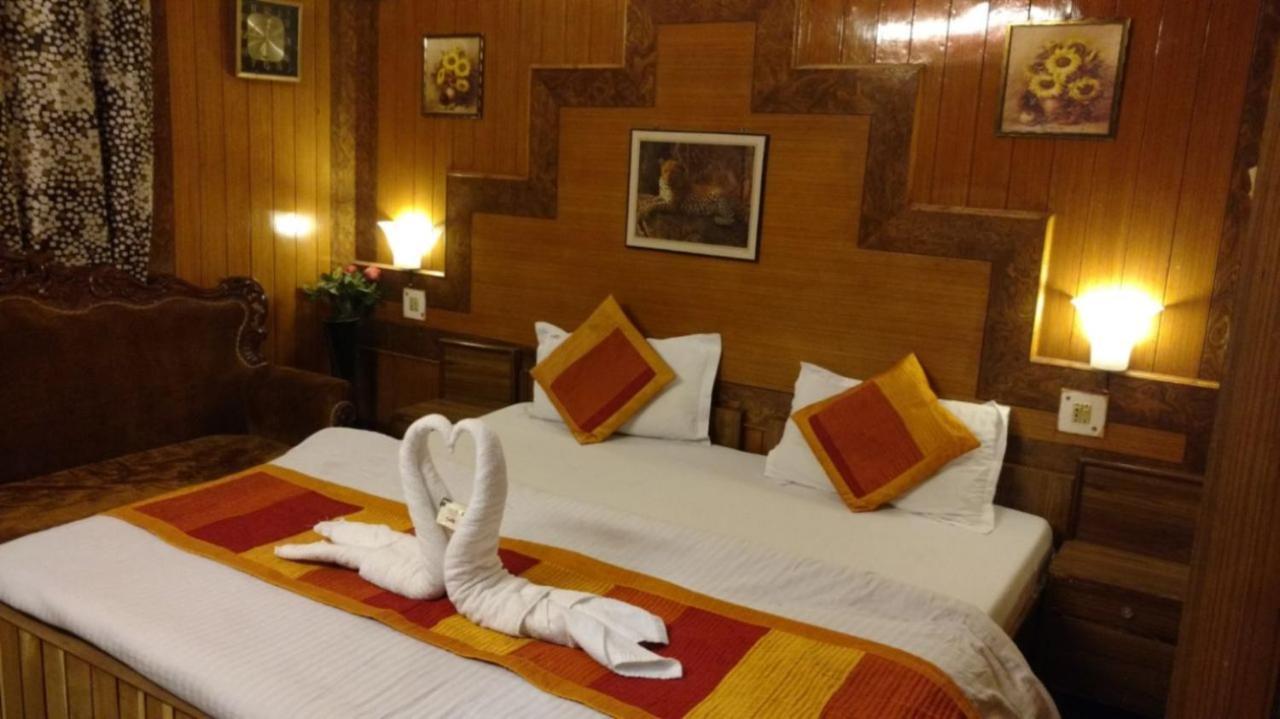 Goroomgo Ankur Lake View Mall Road Nainital - Prime Location With Luxury Room Eksteriør billede
